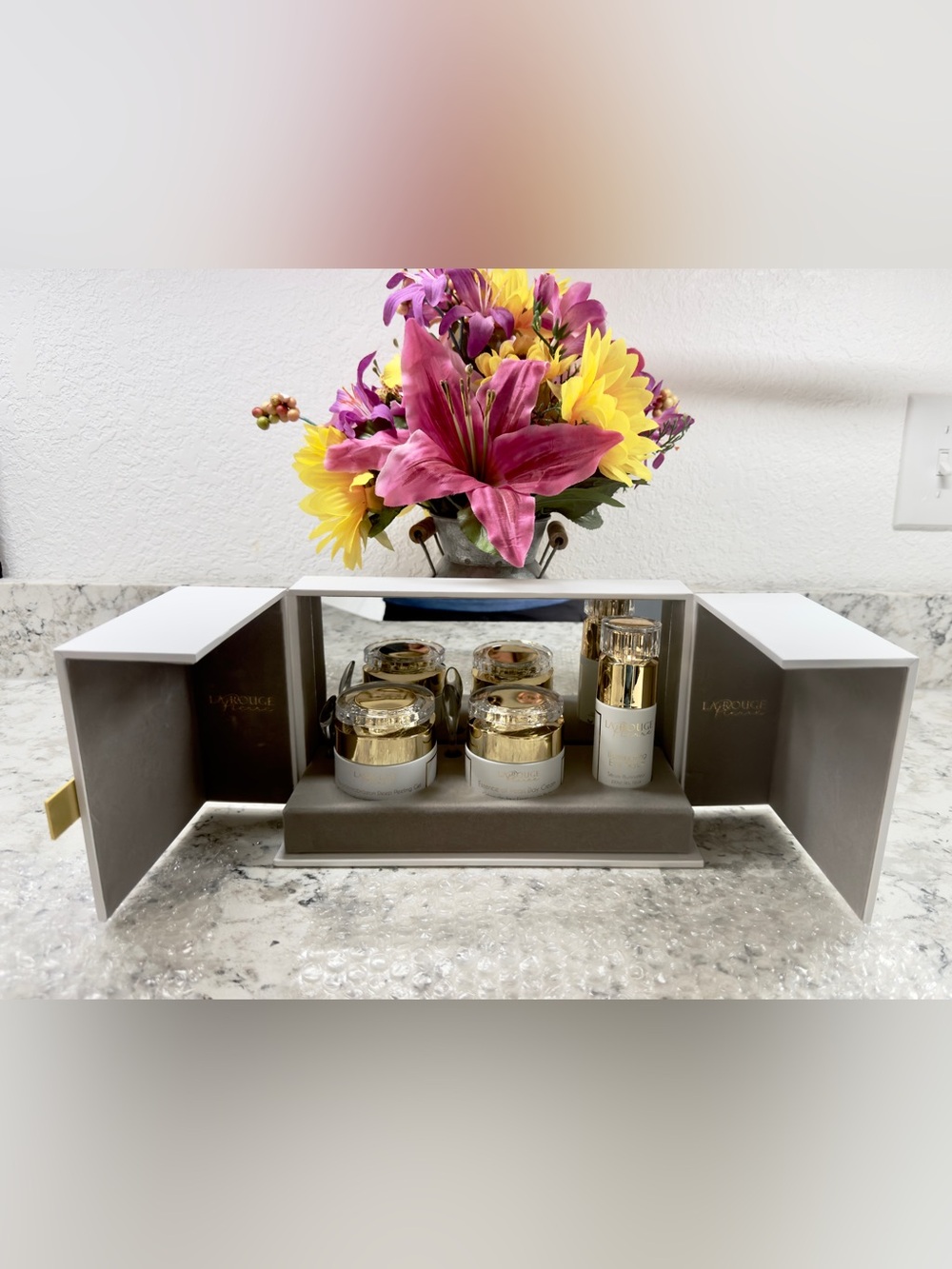 La Rouge Pierre Essence of Pearl Crystal Collection in Mirrored Display Case